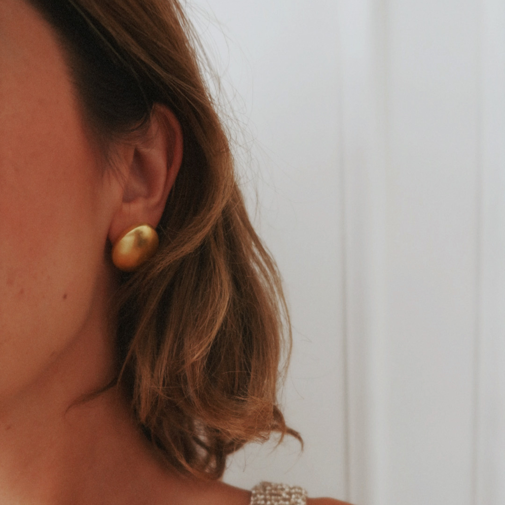ILLUMINO MATTE OVAL GOLD EARRINGS